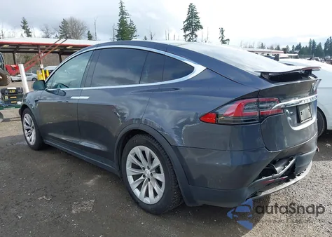 2018 Tesla Model X 100D/75D/P100D z USA, uszkodzony, nr VIN 5YJXCAE26JF105229